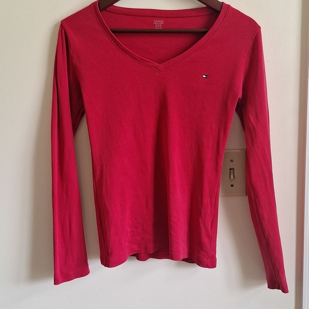 3/$20 Tommy Hilfiger 100% Cotton Deep Red V-Neck Long Sleeve Tee Size Small - Picture 7 of 7